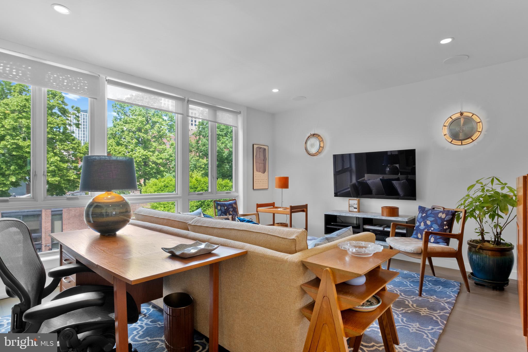SOCIETY HILL - Residential Income