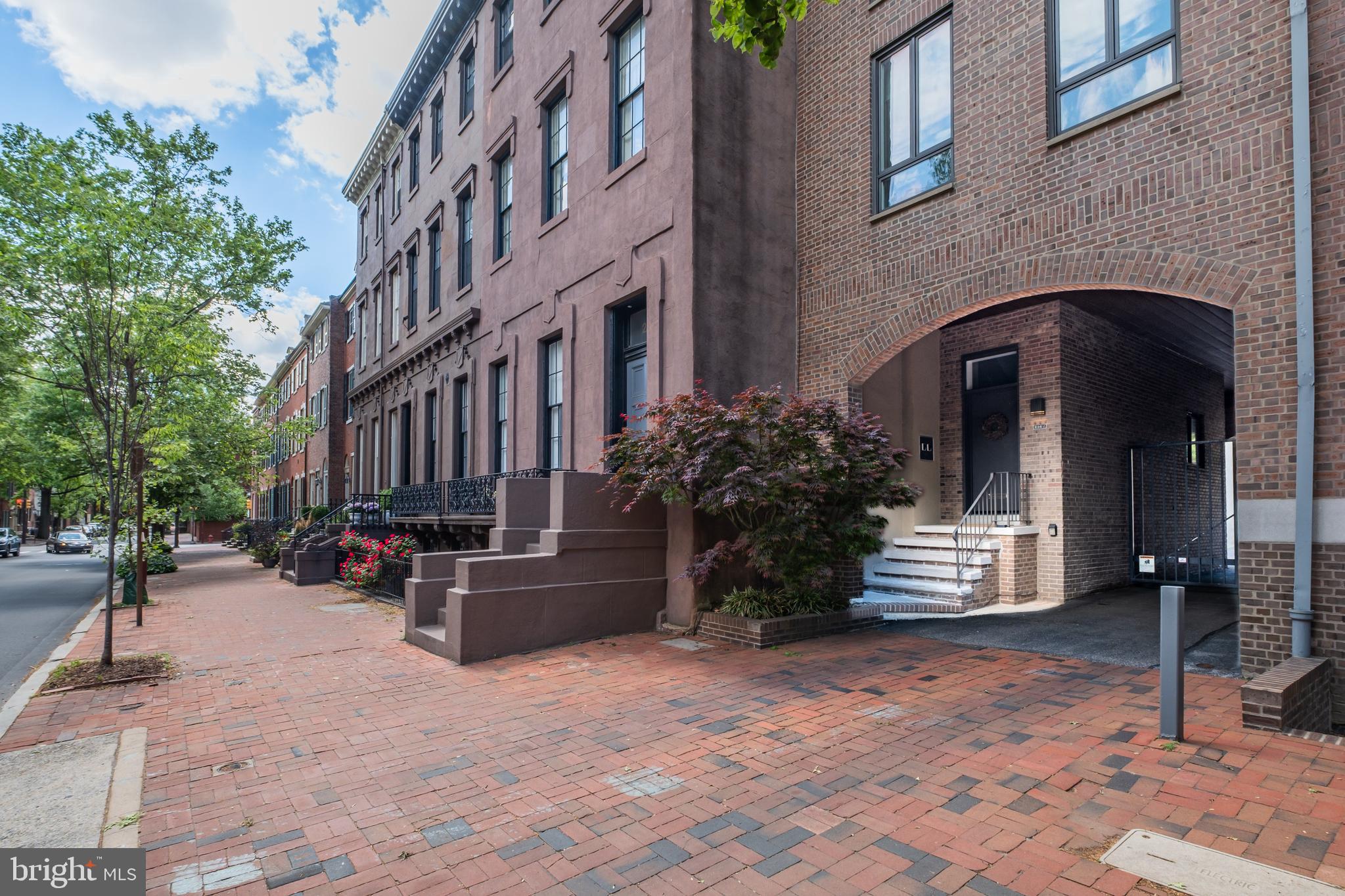 SOCIETY HILL - Residential Income