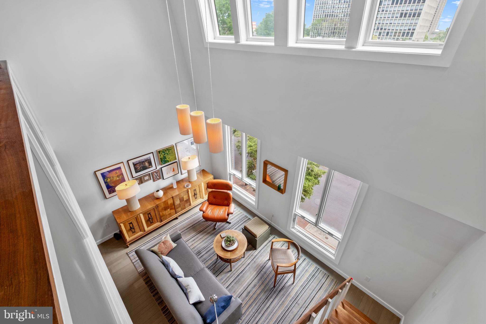 SOCIETY HILL - Residential Income