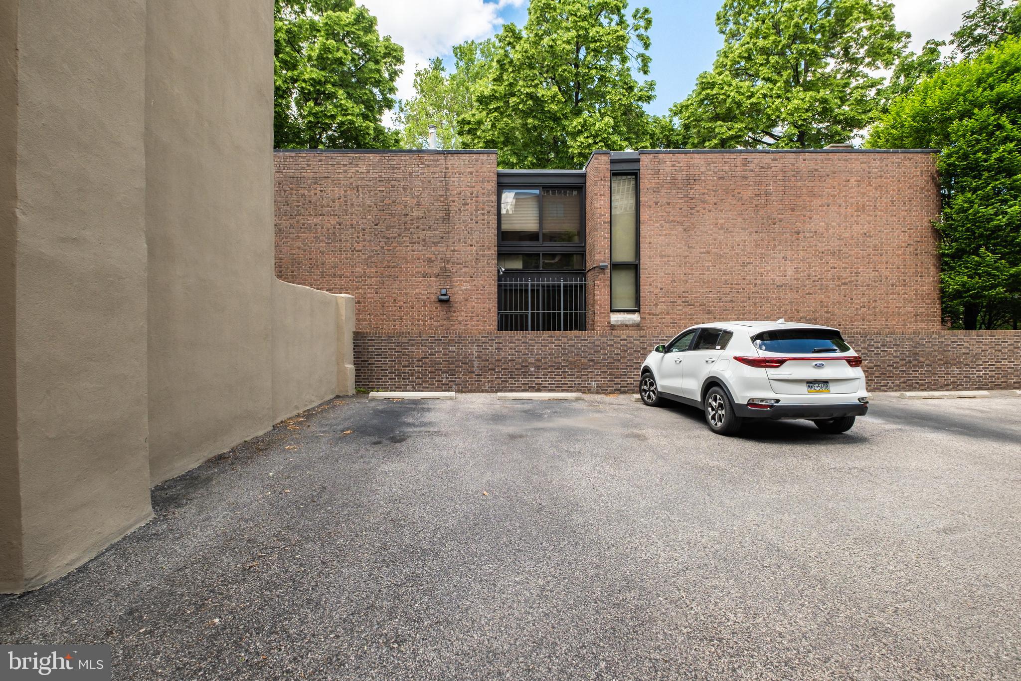 SOCIETY HILL - Residential Income