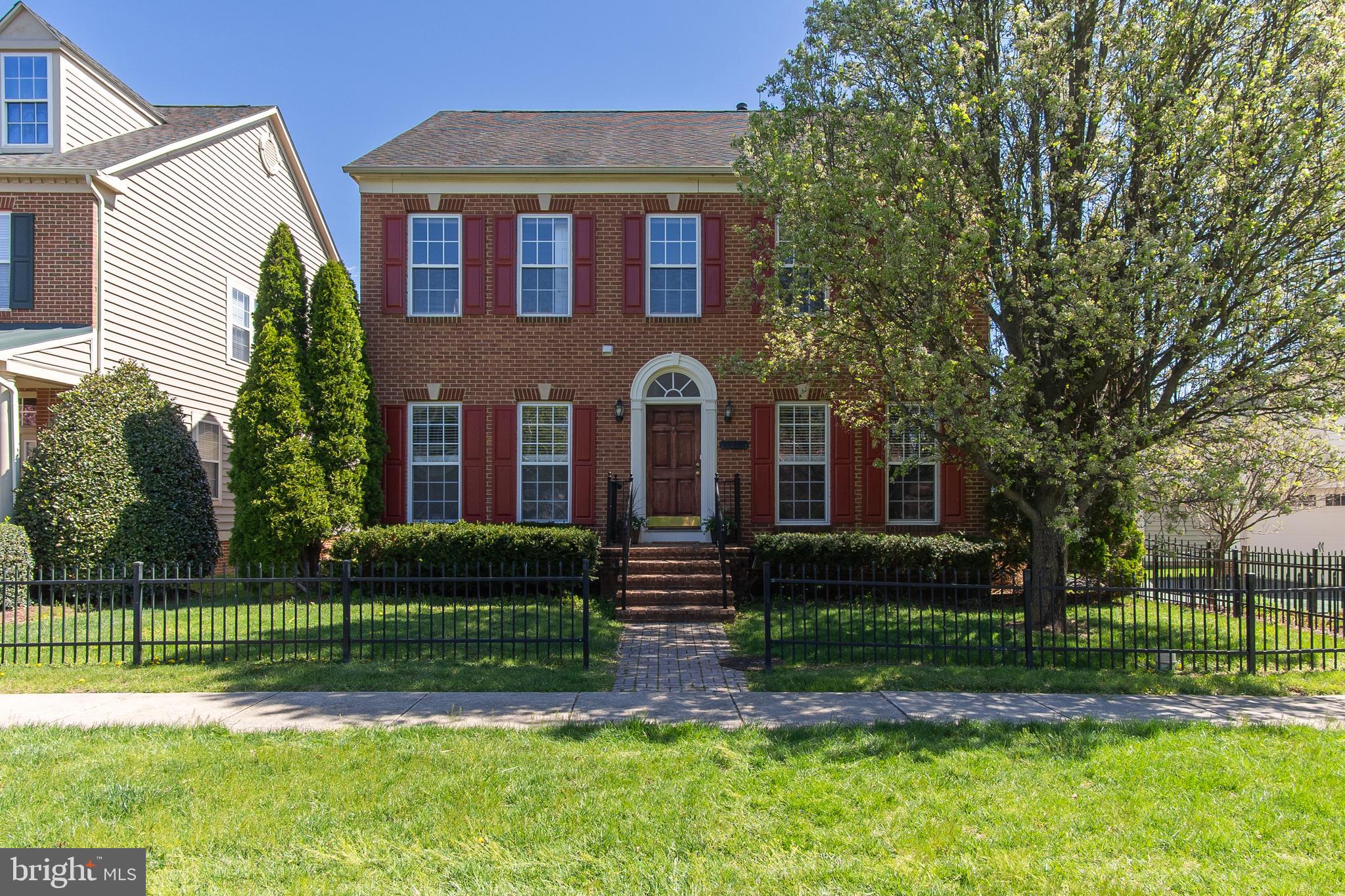 OPEN HOUSE SATURDAY 4/11  1-3pm!   Wonderful courtyard facing Adamstown Commons beauty!  Freshly Painted and ready for you to make it HOME.  This home is the expanded Melville model that has the bonus flexible space off the Kitchen!   Sellers have made some quality updates including a new natural gas HVAC system.  Nicely appointed with hardwoods on main floor and newly installed hardwood on the upper floor, LVP in the lower level.   This home will check all the boxes!