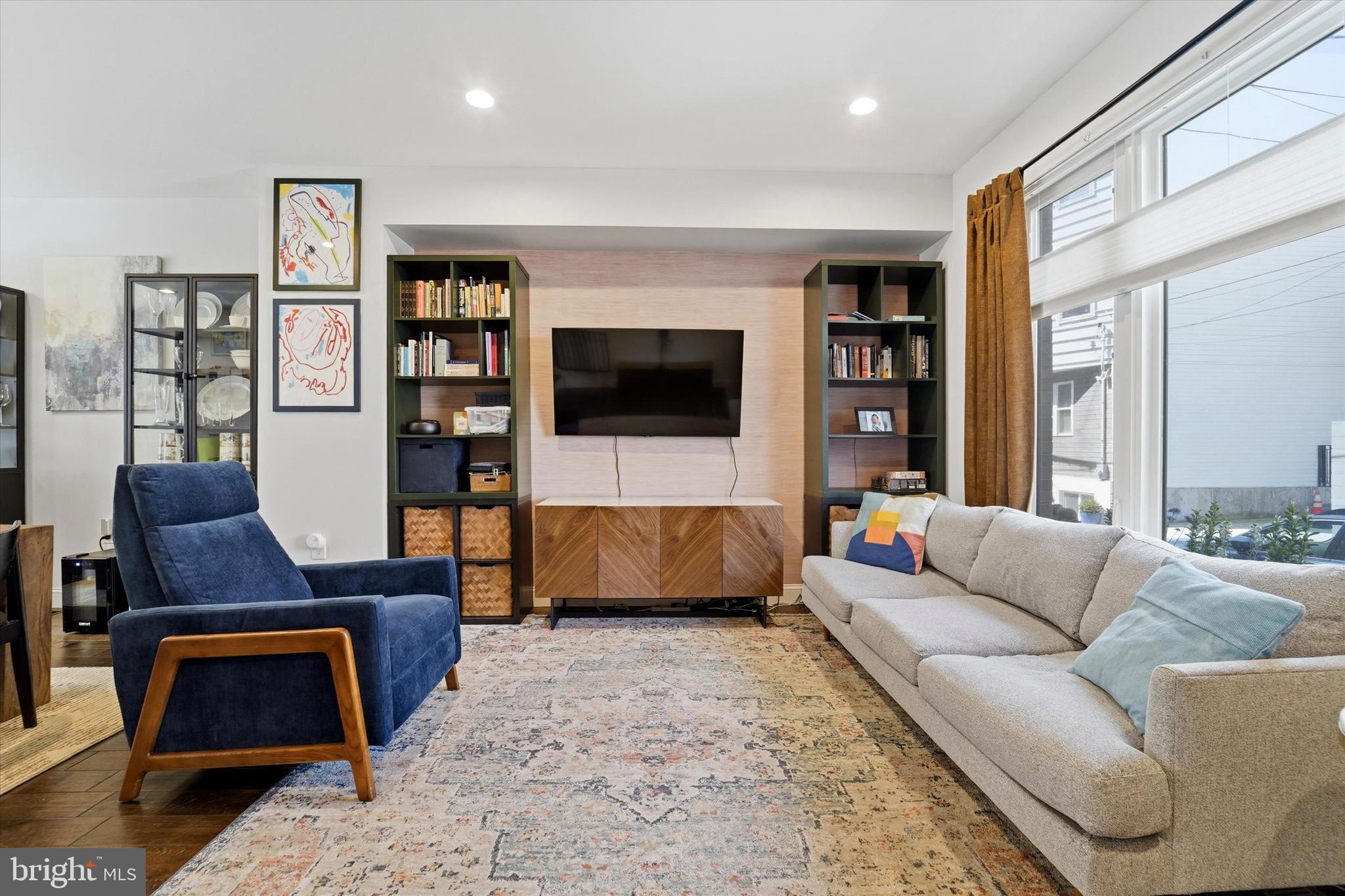 POINT BREEZE - Residential