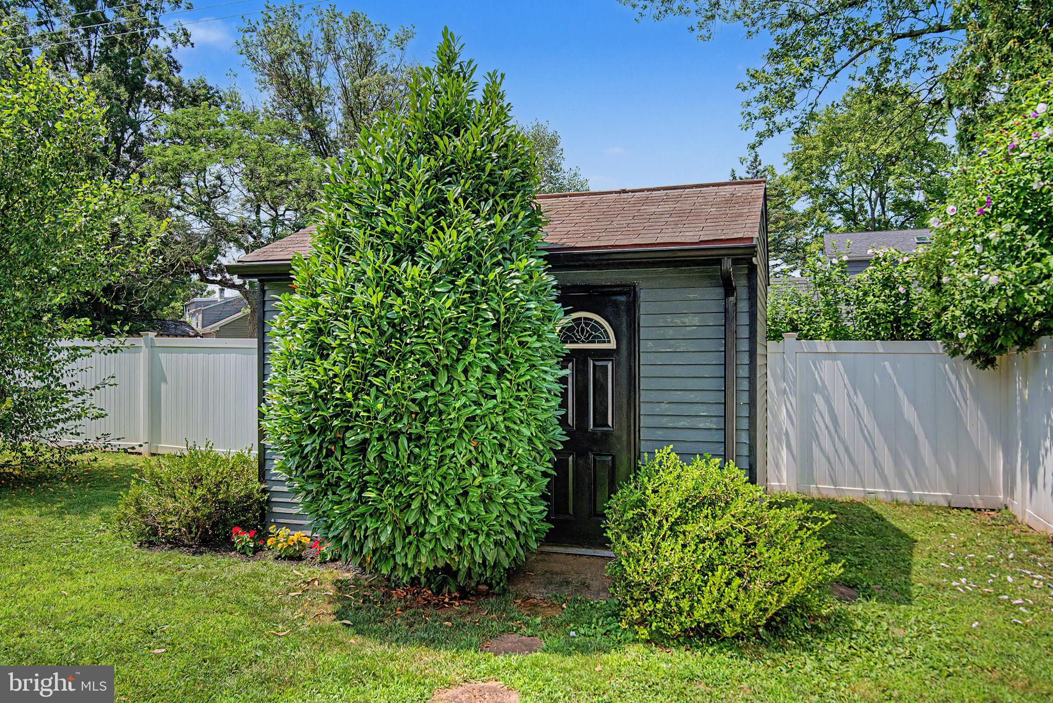 INGLEWOOD GDNS - Residential