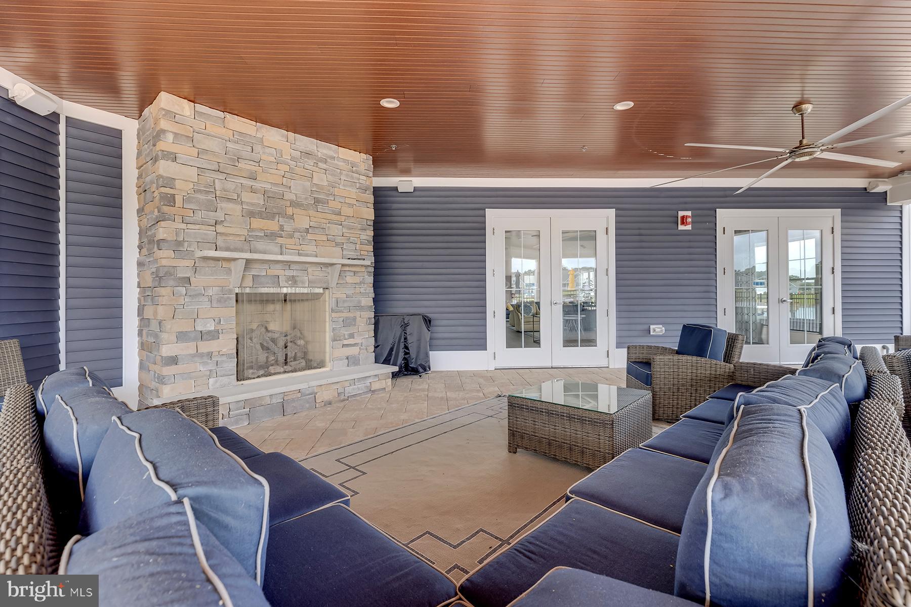 PENINSULA LAKES - Residential