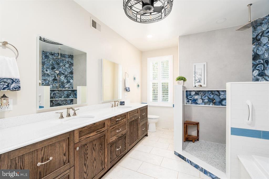 SUNSET POINTE - Residential