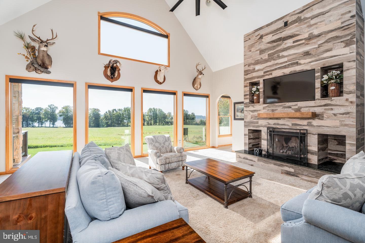 SUNSET POINTE - Residential