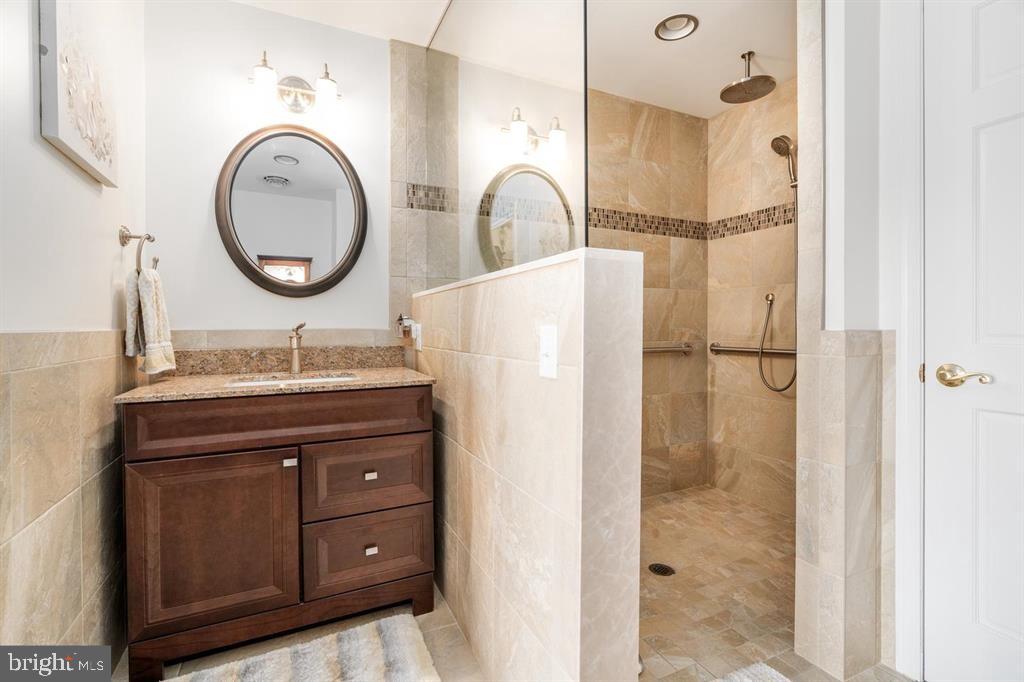 SUNSET POINTE - Residential