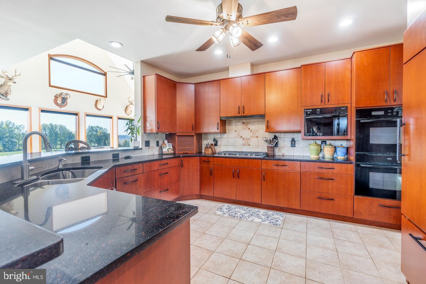 SUNSET POINTE - Residential