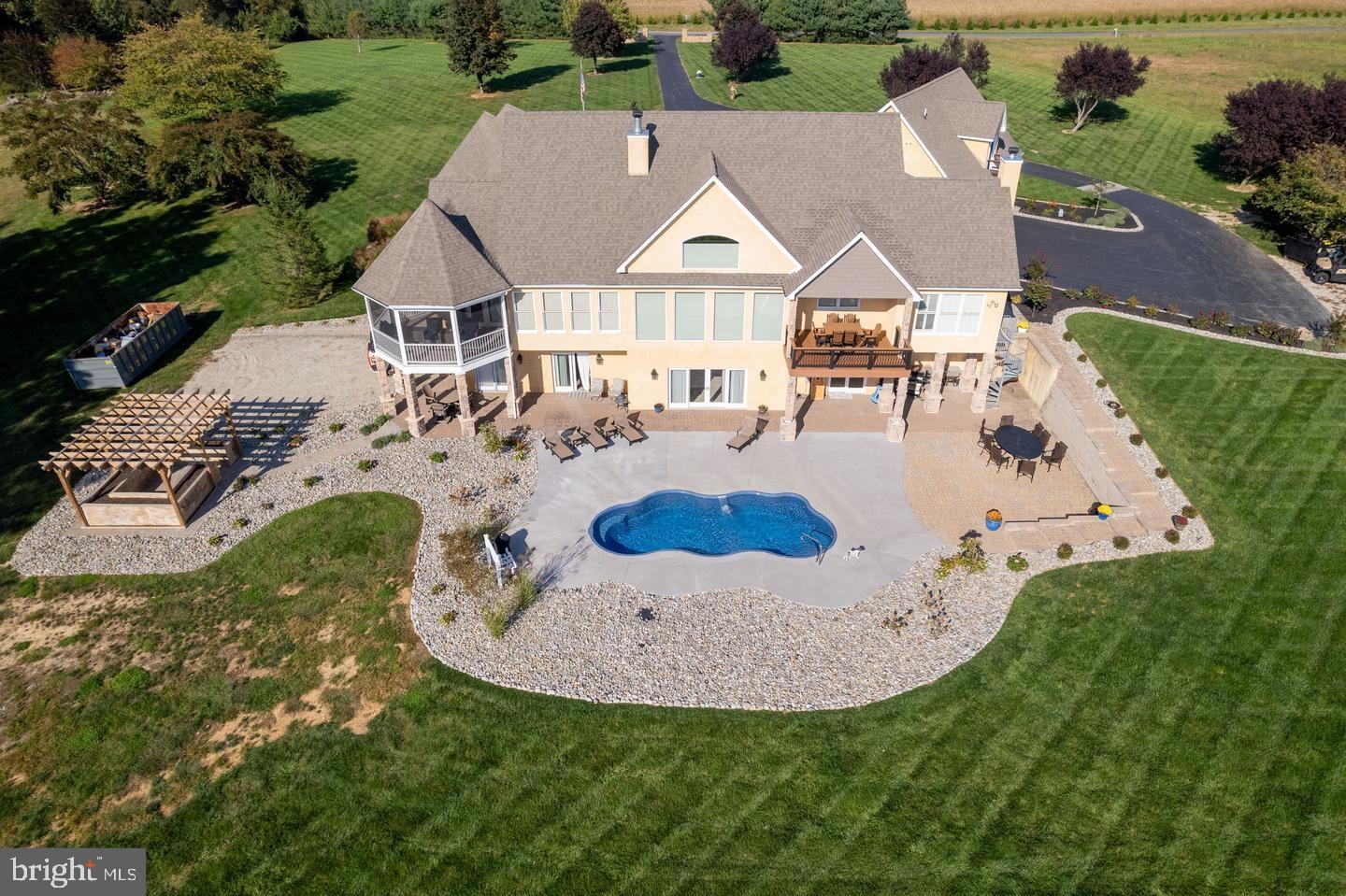 SUNSET POINTE - Residential
