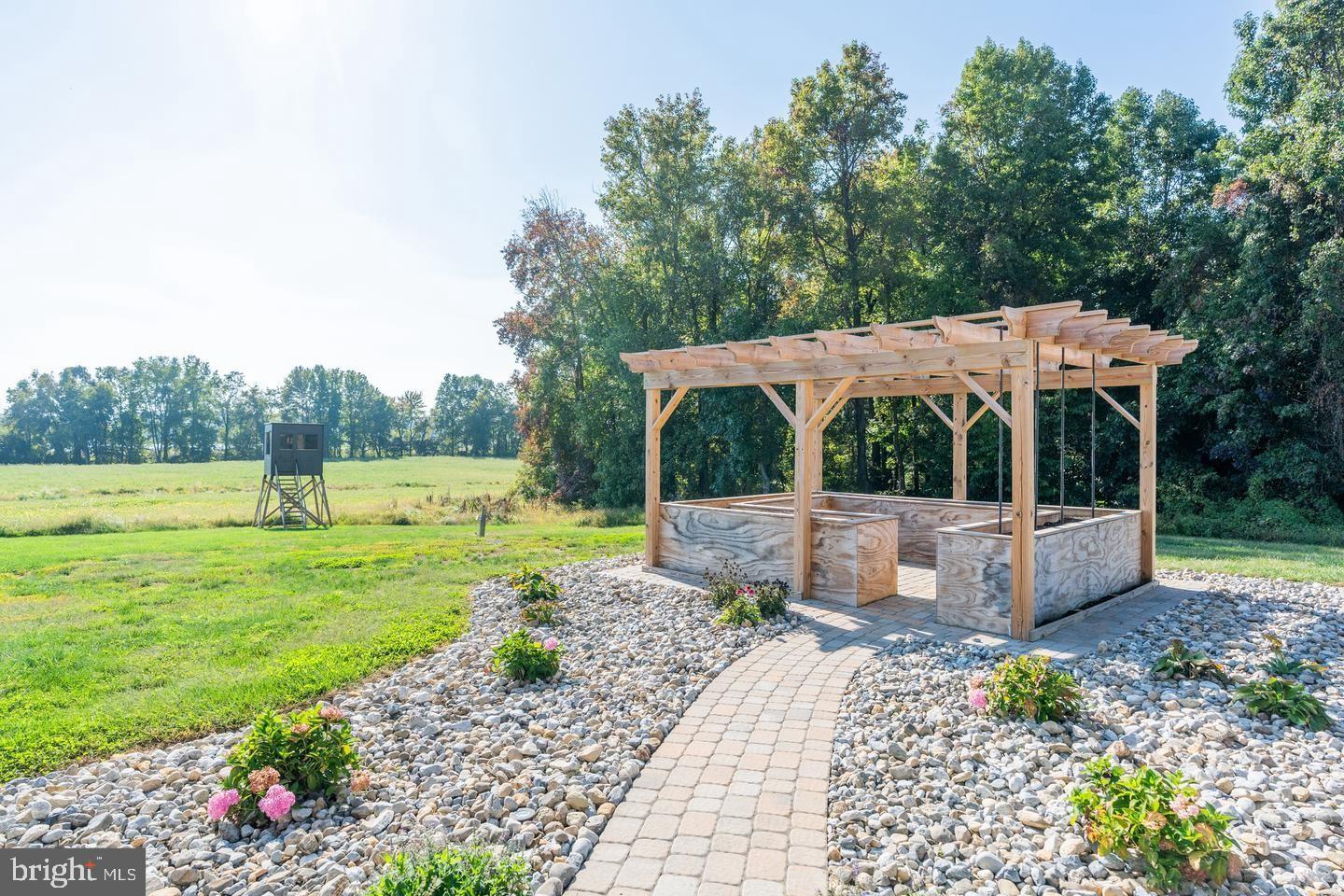 SUNSET POINTE - Residential