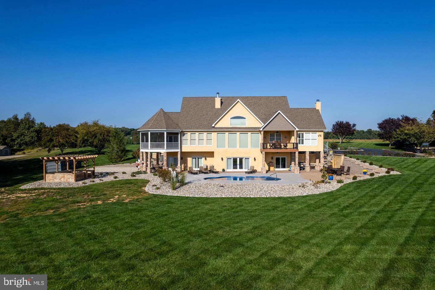 SUNSET POINTE - Residential