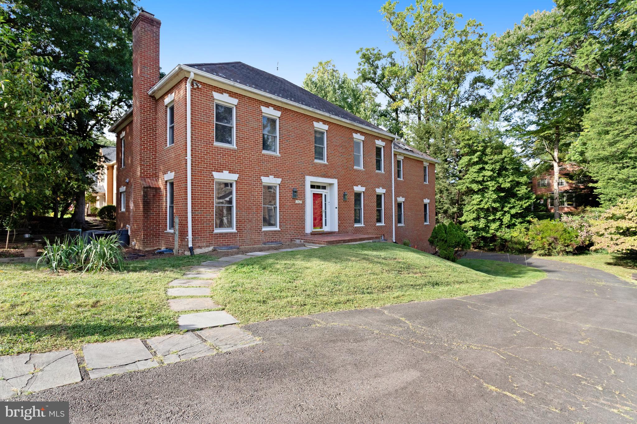GOLF CLUB MANOR - Residential