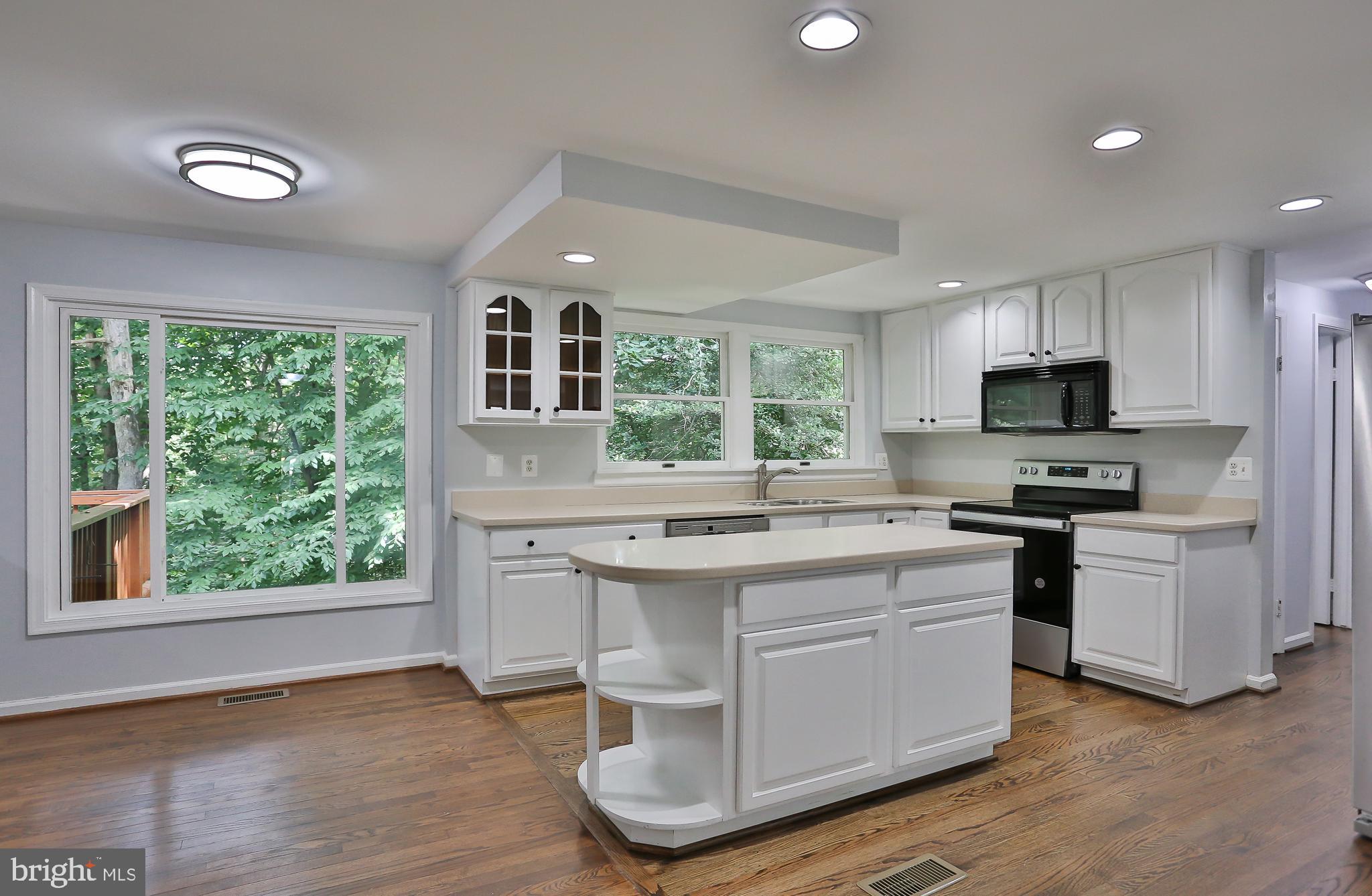 COUNTRY CLUB LAKE - Residential