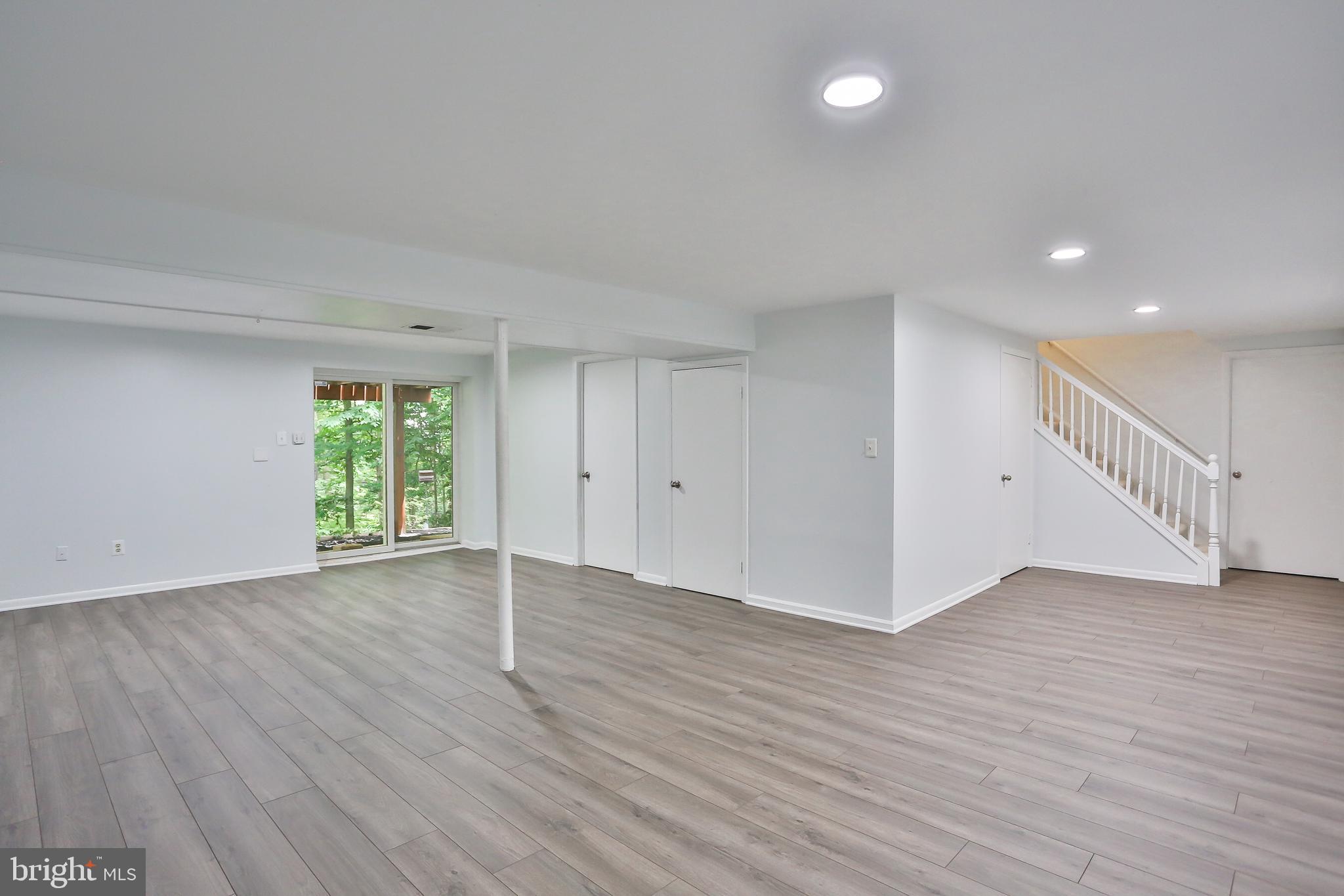 COUNTRY CLUB LAKE - Residential