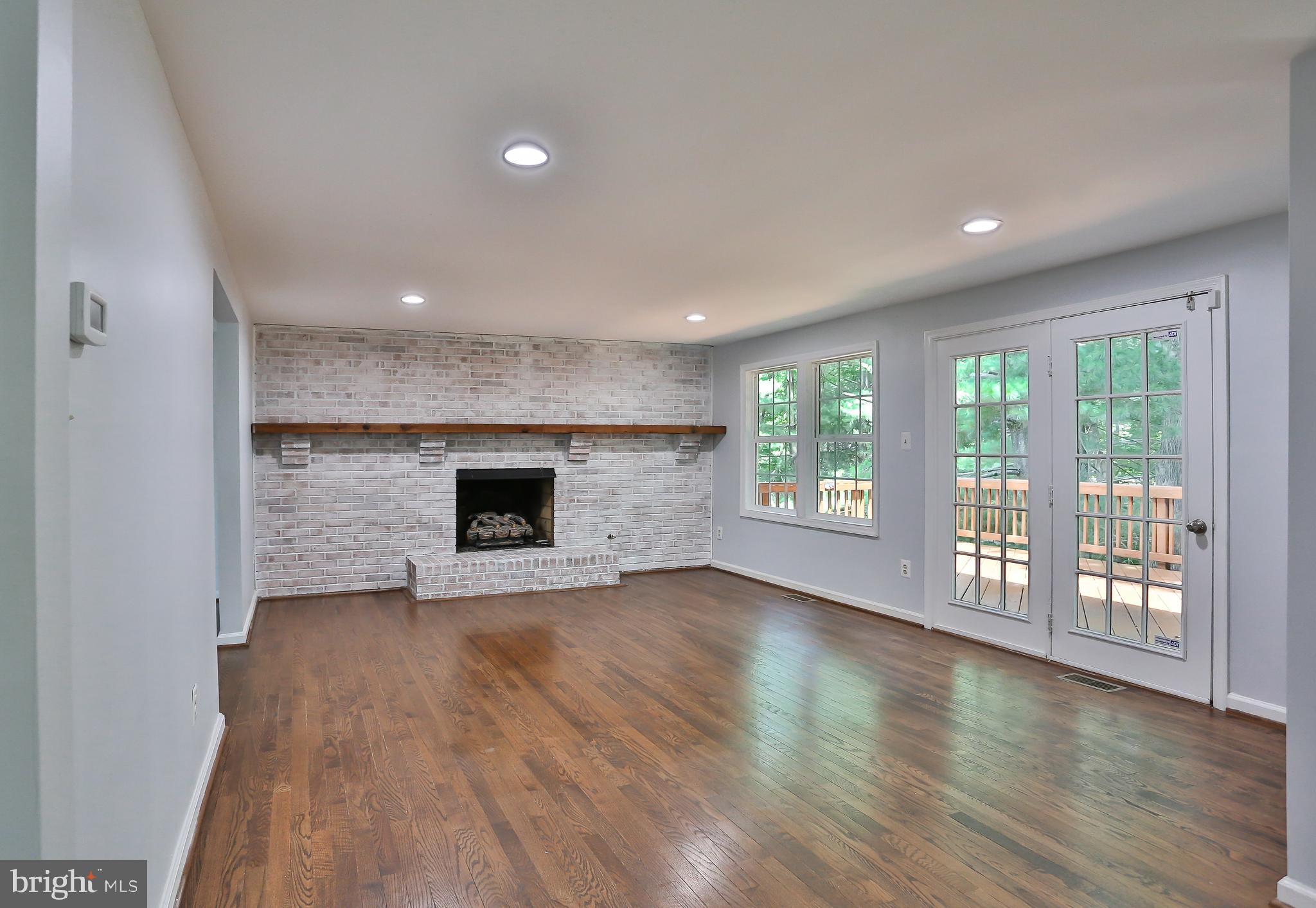 COUNTRY CLUB LAKE - Residential