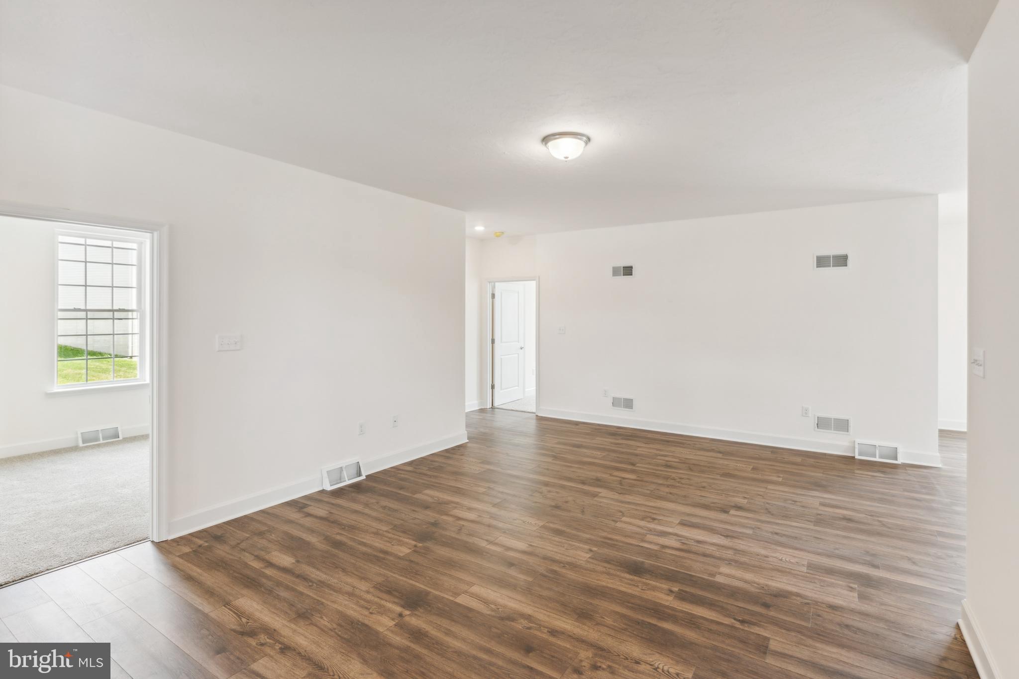 KINGS COURT AT BROWNSTONE - Residential