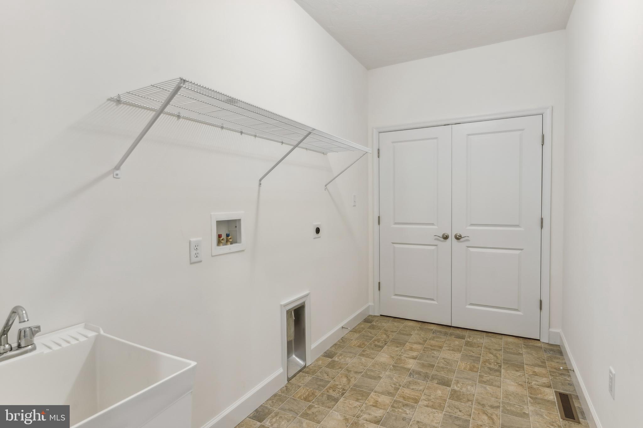 KINGS COURT AT BROWNSTONE - Residential
