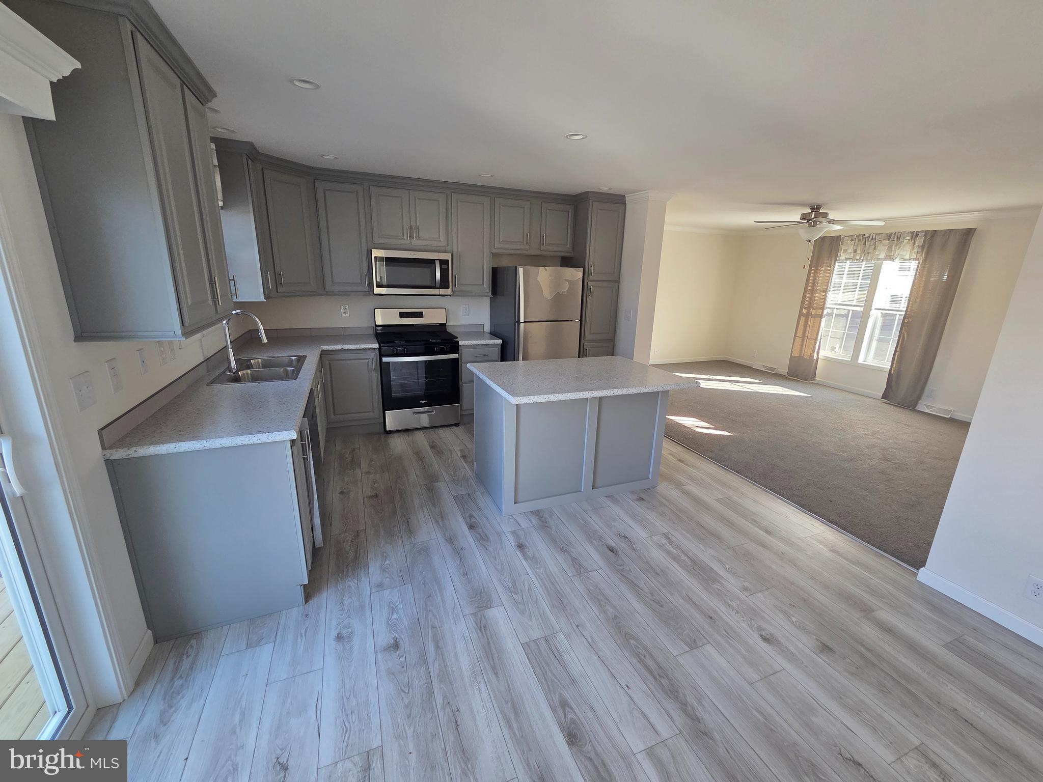 MELODYLAKESCNTRYCLUB - Residential