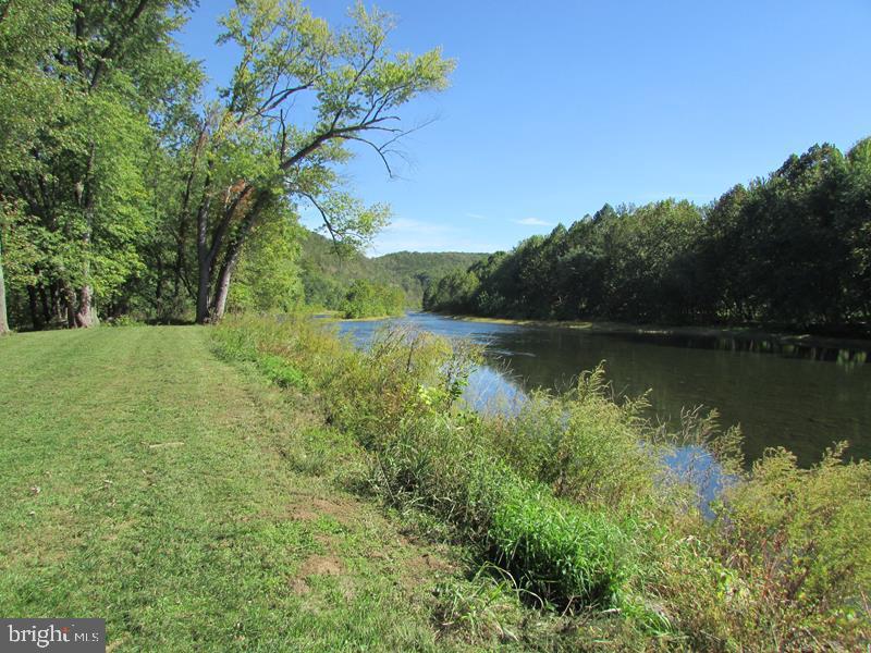 BLUFFS ON THE POTOMAC - Land