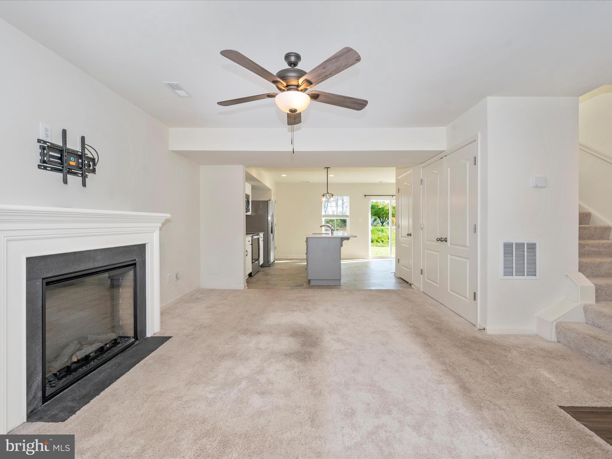 WHISPERING PINES - Residential