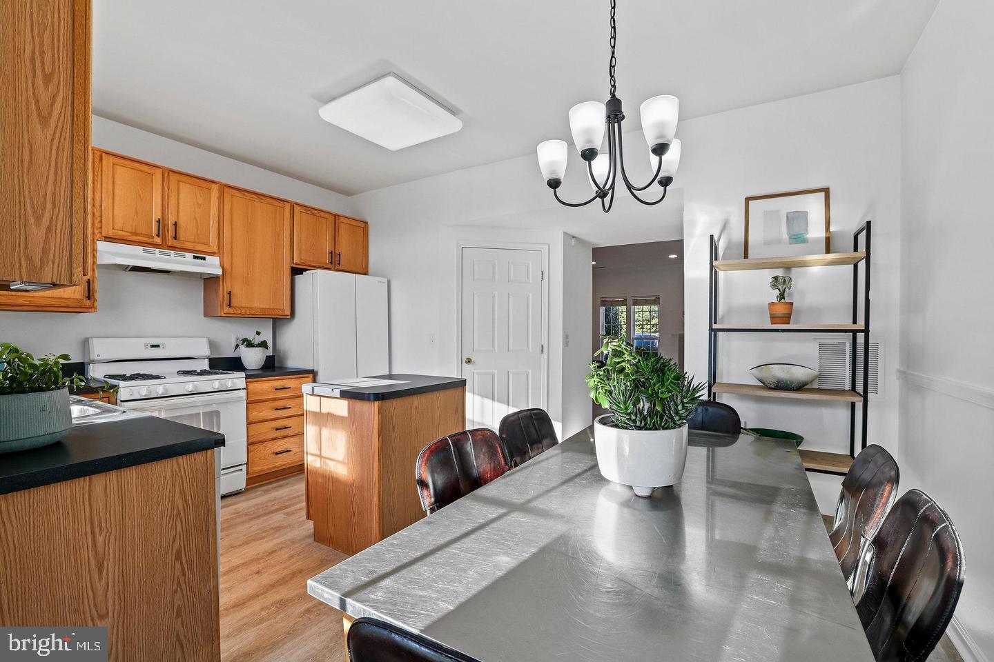 ASHBROOK VILLAGE - Residential Lease