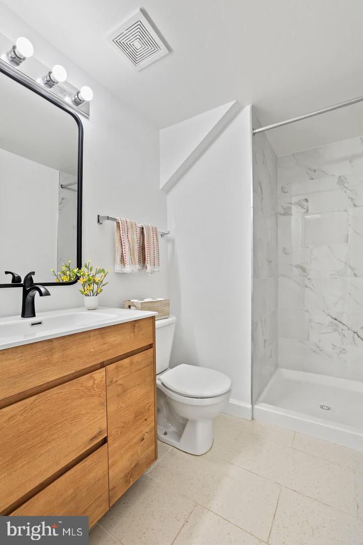 ASHBROOK VILLAGE - Residential Lease
