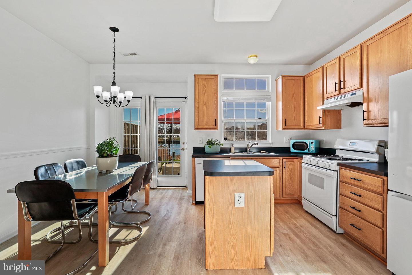 ASHBROOK VILLAGE - Residential Lease