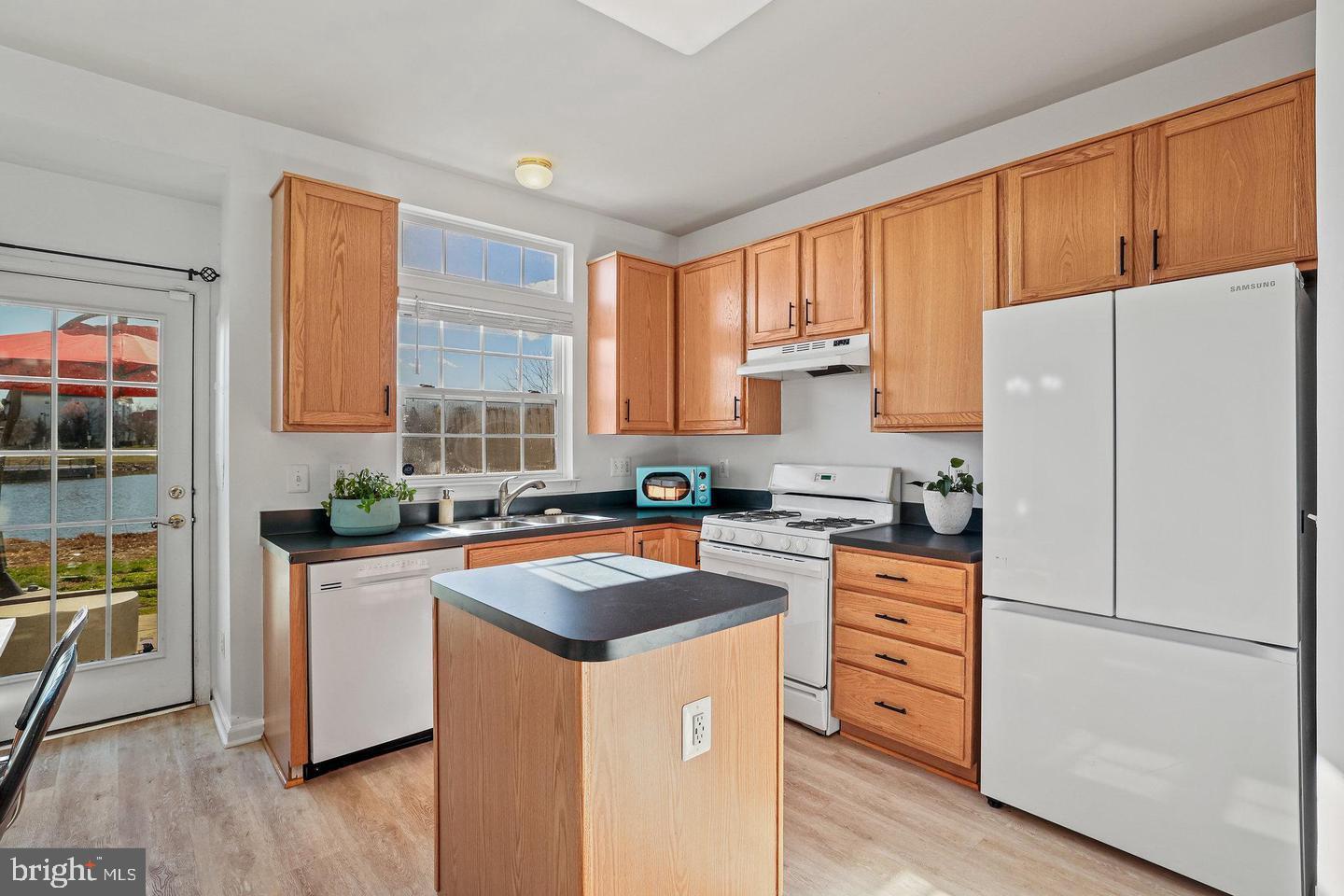ASHBROOK VILLAGE - Residential Lease