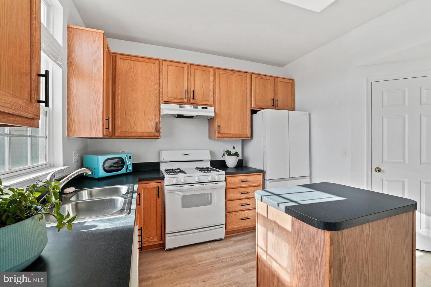ASHBROOK VILLAGE - Residential Lease