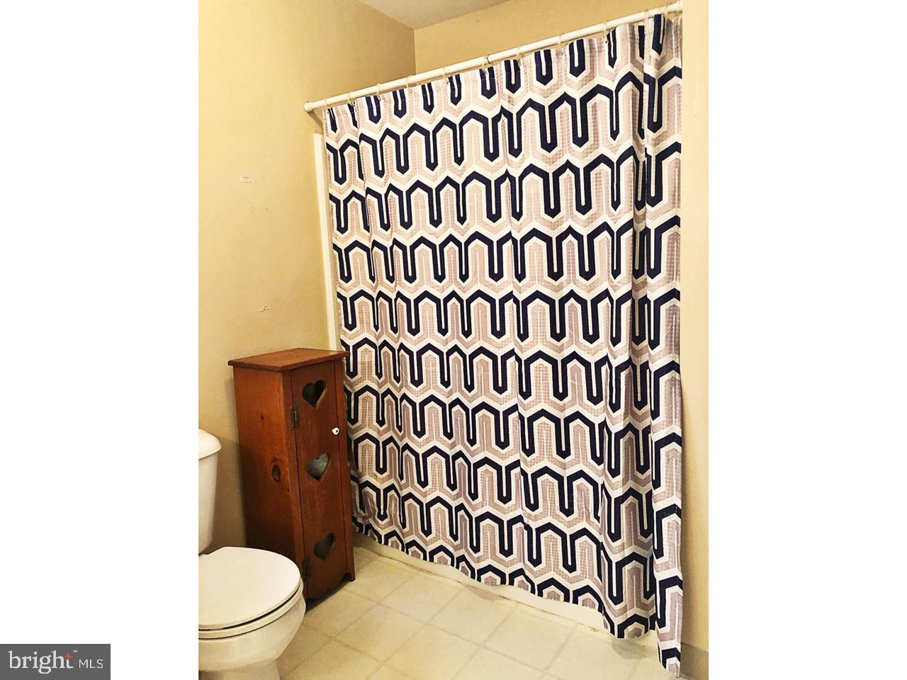 GENDER WOODS - Residential Lease