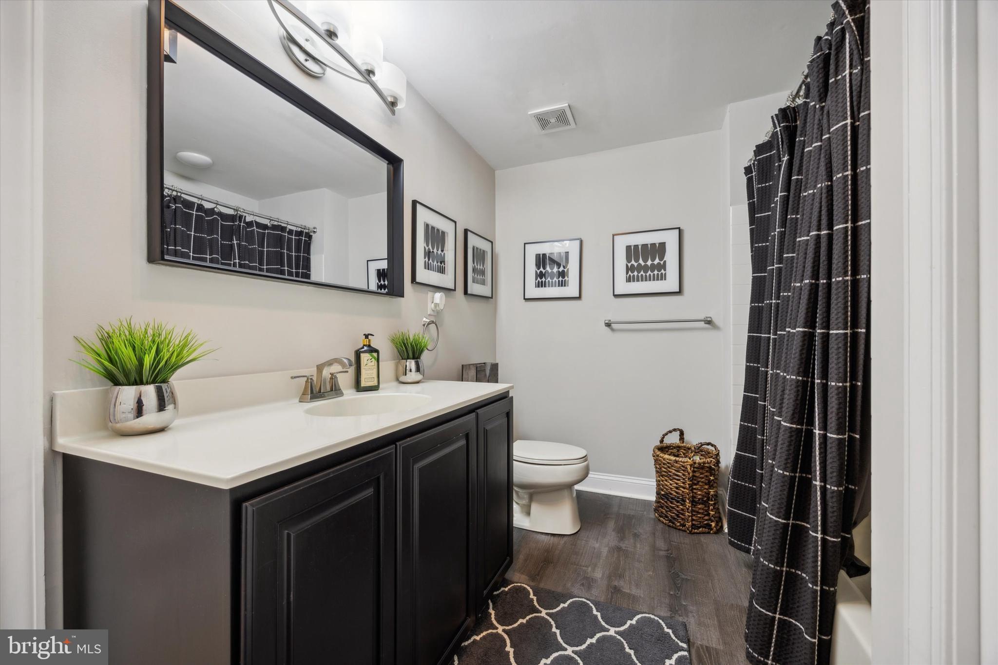 ESTSATFARAWAYFARMS - Residential