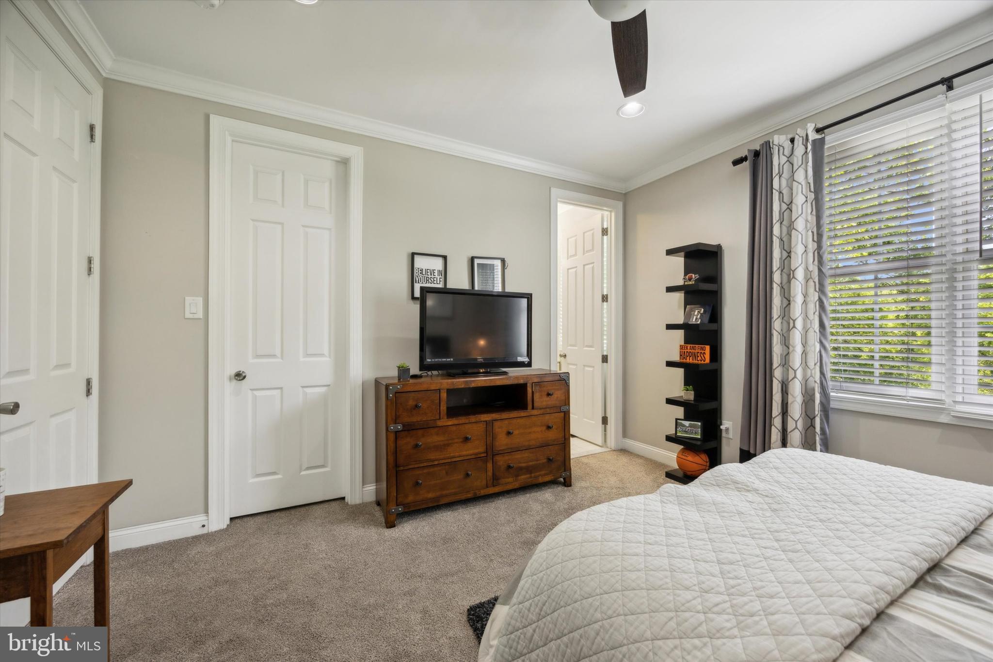 ESTSATFARAWAYFARMS - Residential