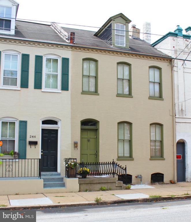 All Fixed up & Ready to go City Townhouse. All Brick, 2.5 Story, has 3 Good Sized Bedroom on Second Floor & 4th Bedroom/Bonus Room on Third Floor. All New Paint & Flooring Throughout. Eat in Kitchen w/ Formal Dining Area too. 9 ft. Ceilings on 1st & 2nd Floors Create a Spacious Feel. Close Downtown Location, less than 4 blocks from LGH. Heating Plant Can be Converted to Gas.