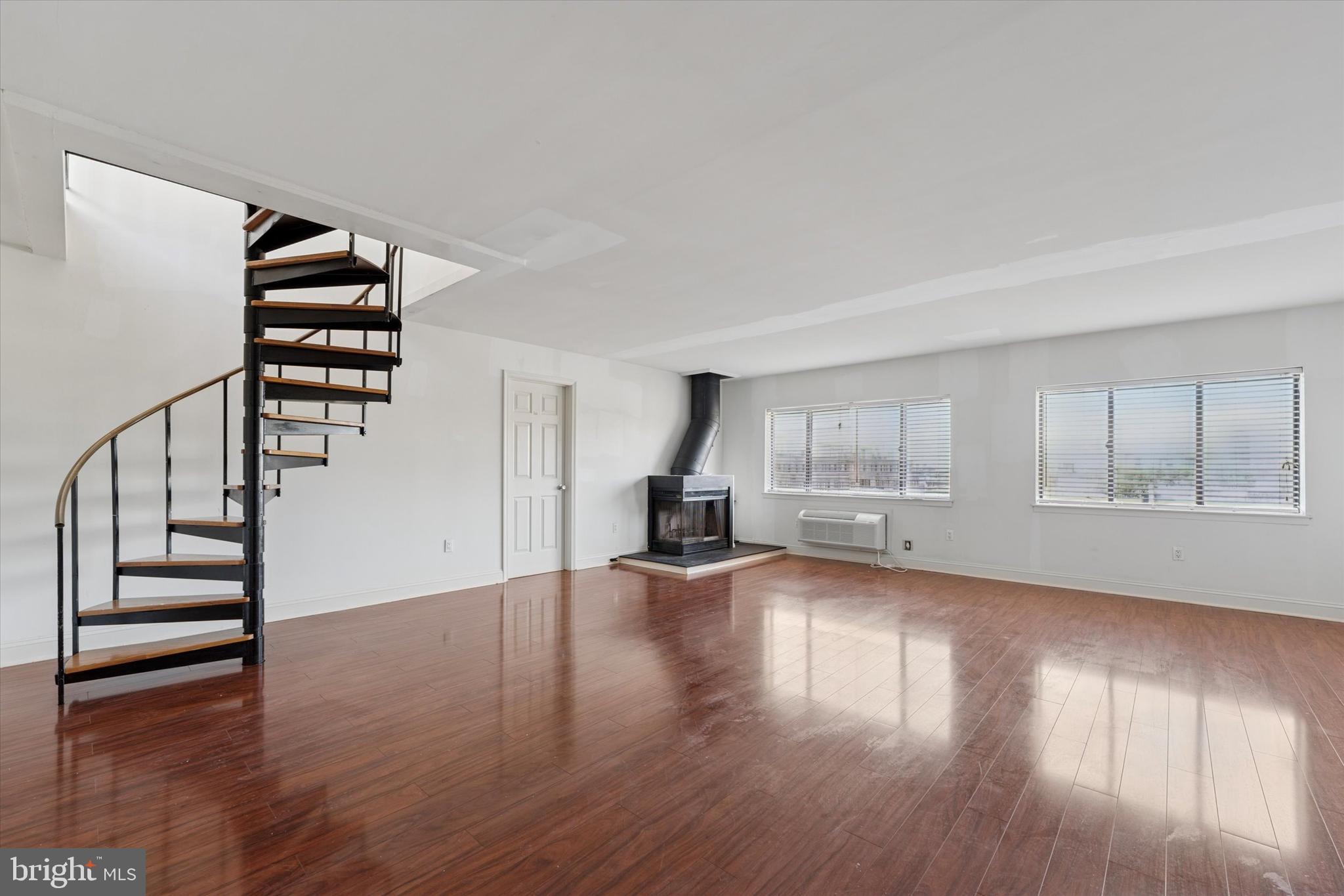 SOCIETY HILL - Residential