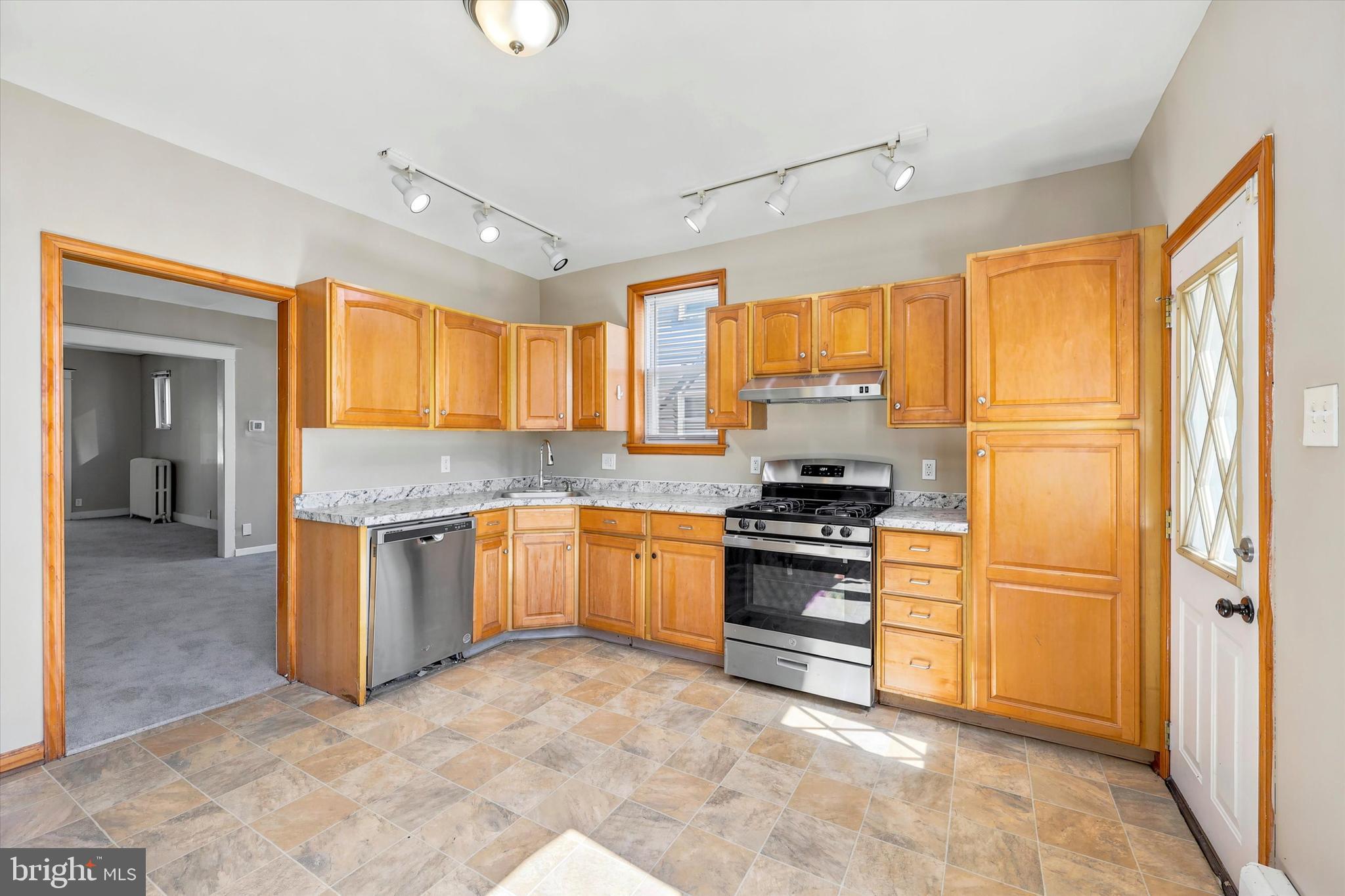 FOX CHASE - Residential