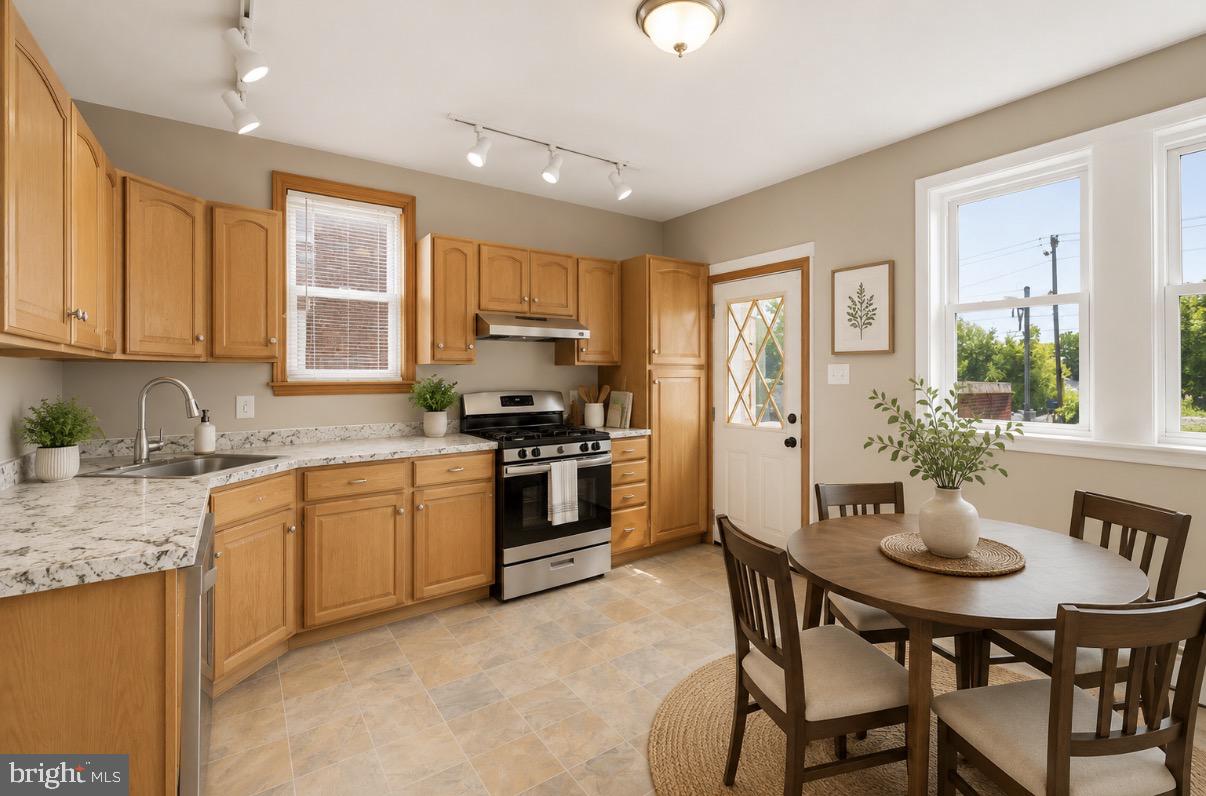 FOX CHASE - Residential