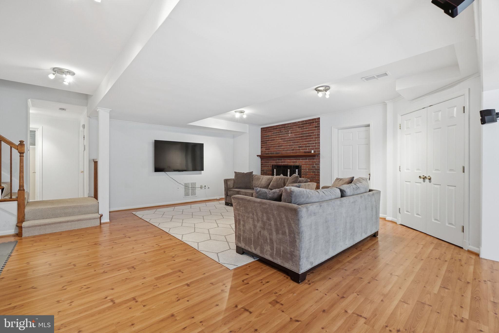 POTOMAC FALLS - Residential