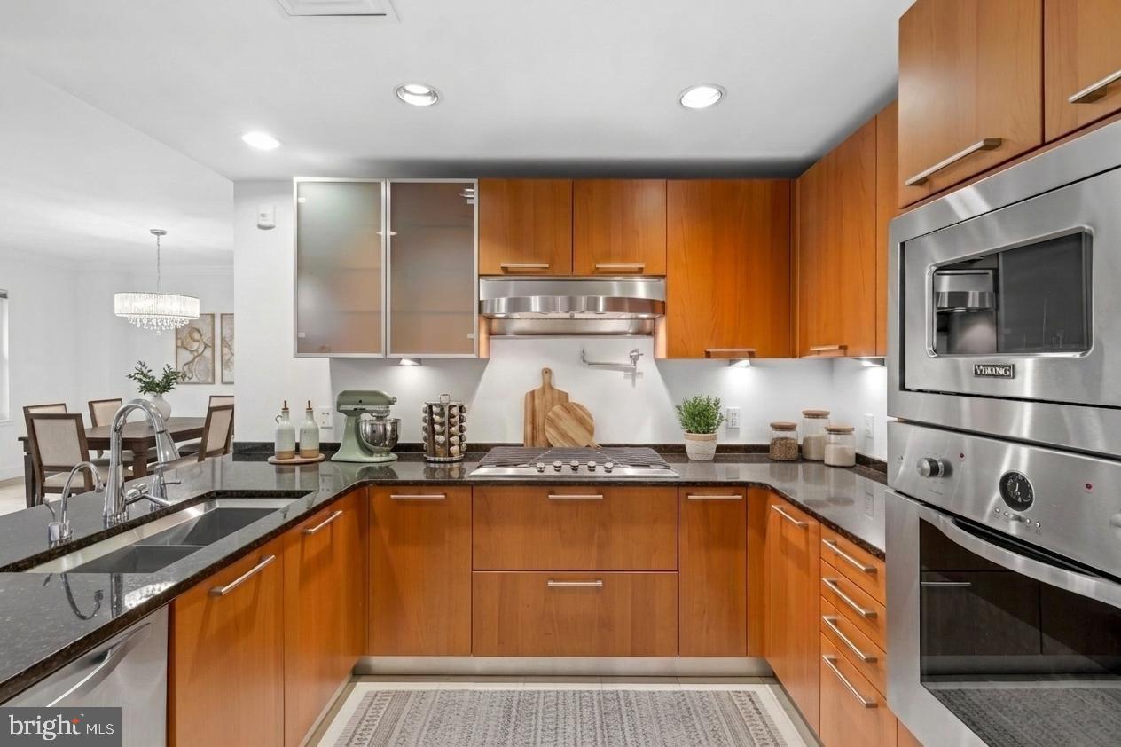 THE RITZ-CARLTON RESIDENCES - Residential