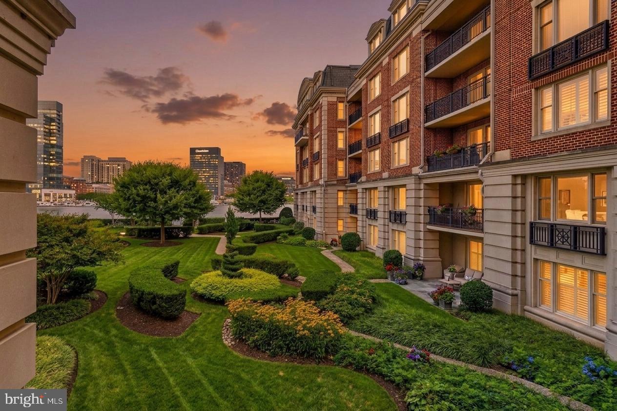 THE RITZ-CARLTON RESIDENCES - Residential