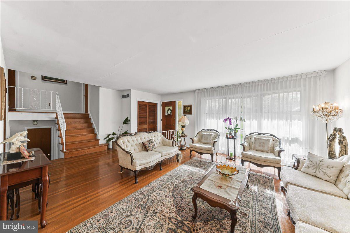 ROSE TREE WOODS - Residential