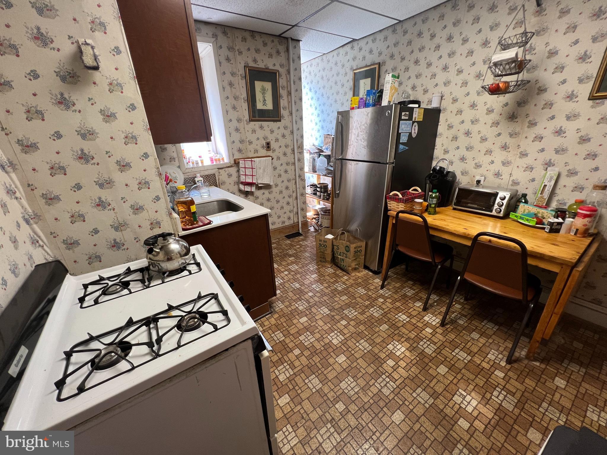 UNIVERSITY CITY - Residential Income