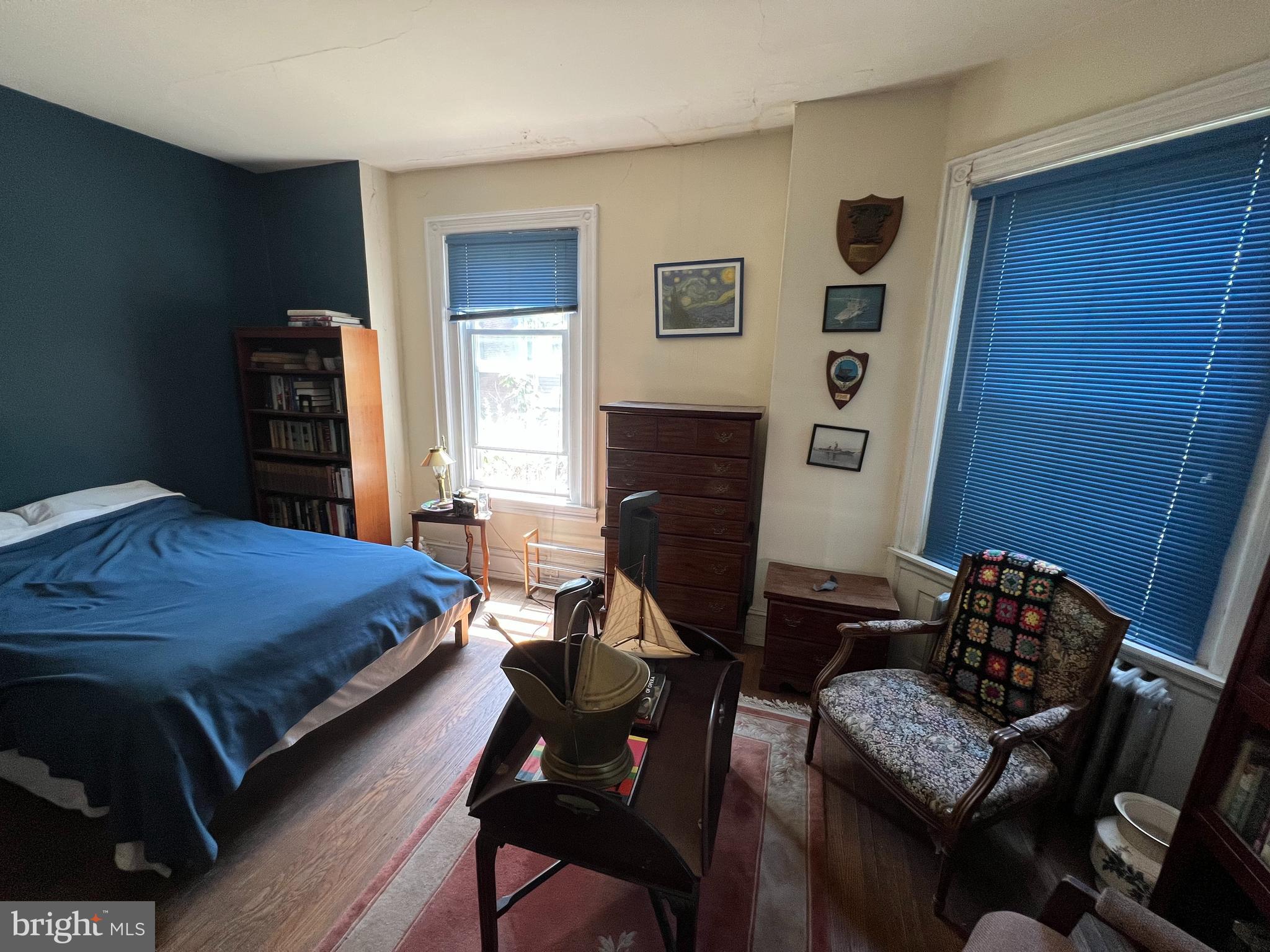 UNIVERSITY CITY - Residential Income