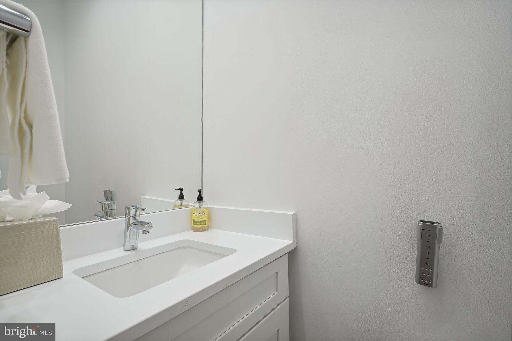 COURTHOUSE TRIANGLE - Residential Lease