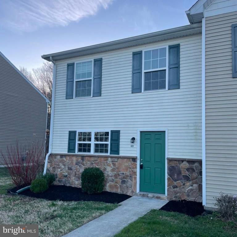 Nice 3 Bedroom 2.5 bath end unit townhouse in Cattail Crossing. This home is all electric with new carpet throughout. This one is priced to sell and will not last long!!