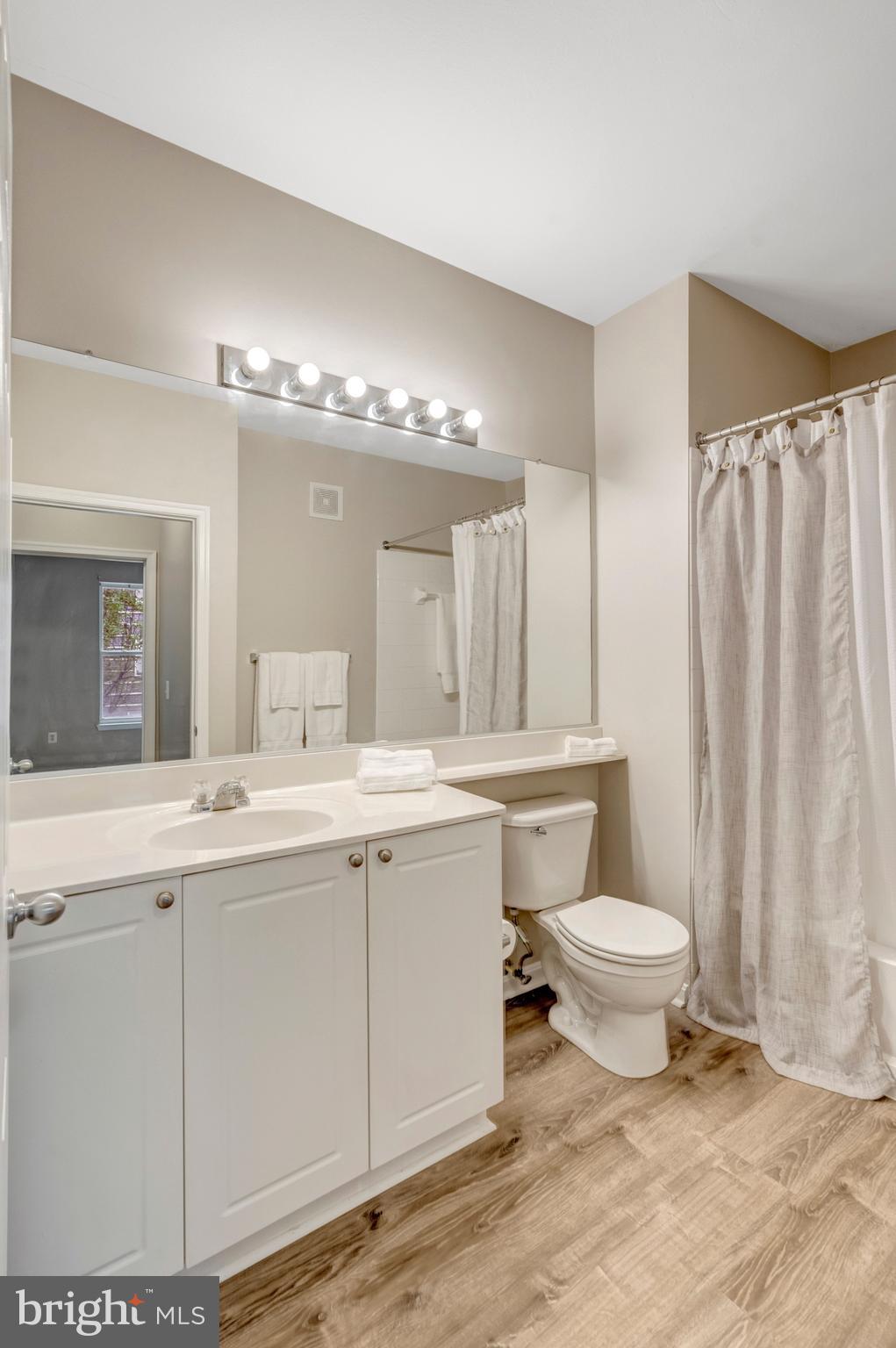 MARQUIS AT VIENNA STATION - Residential