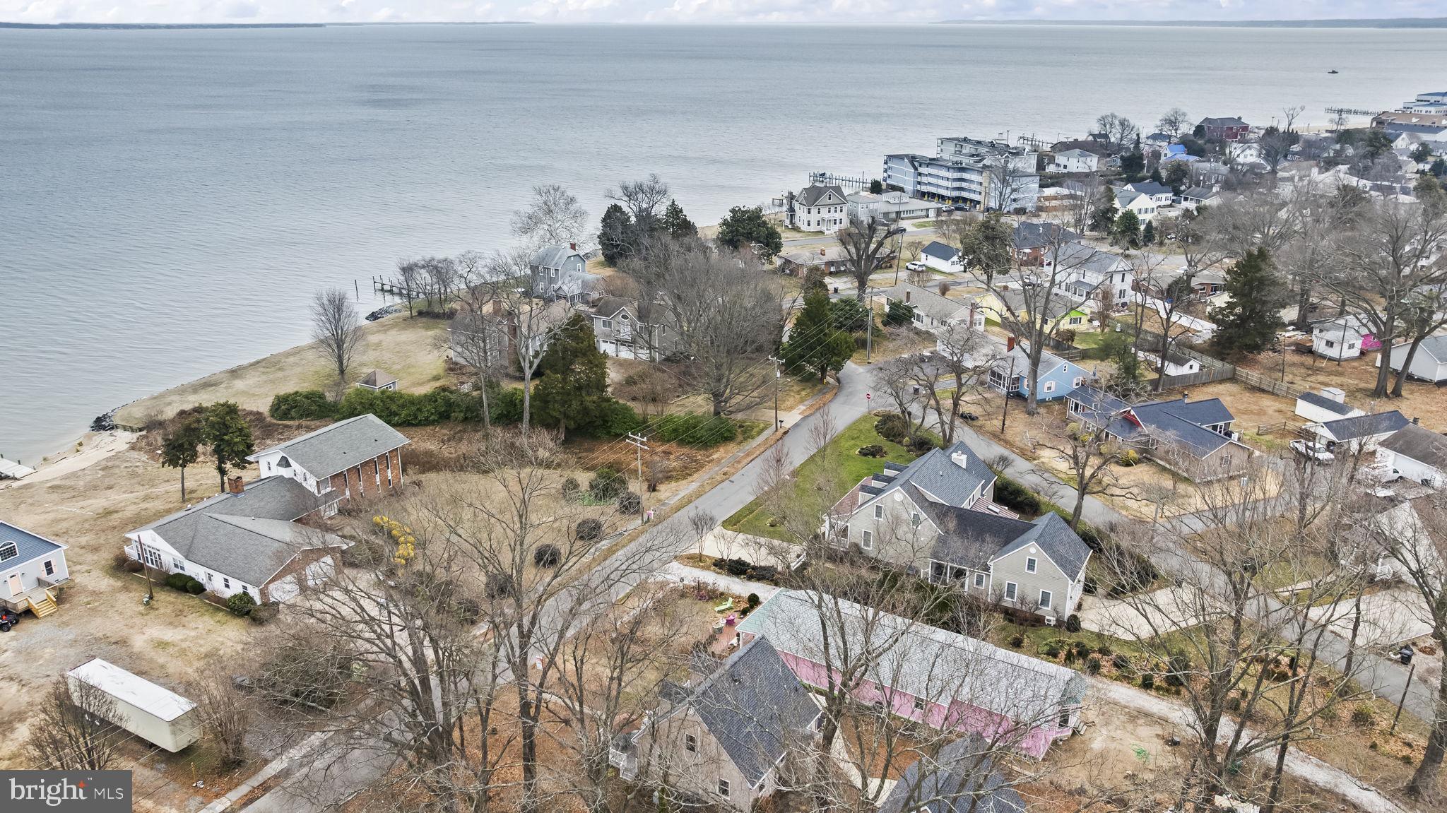 COLONIAL BEACH - Residential