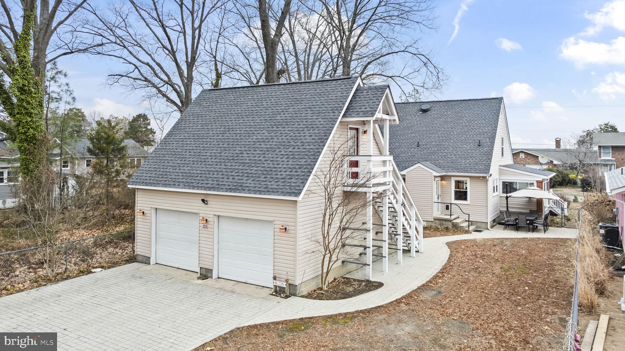 COLONIAL BEACH - Residential