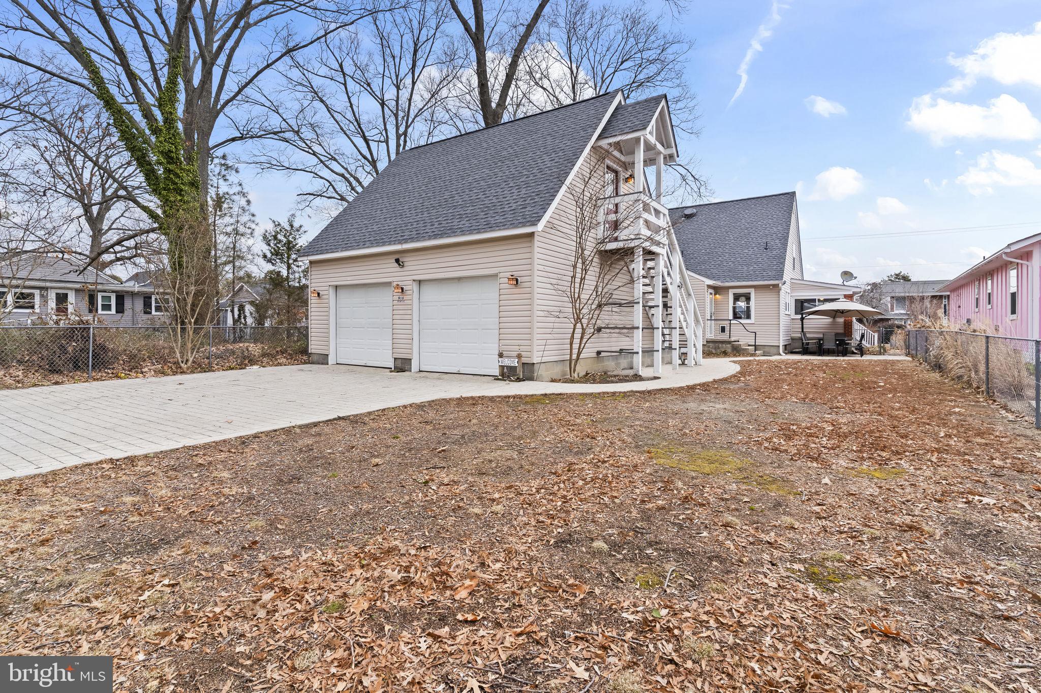 COLONIAL BEACH - Residential