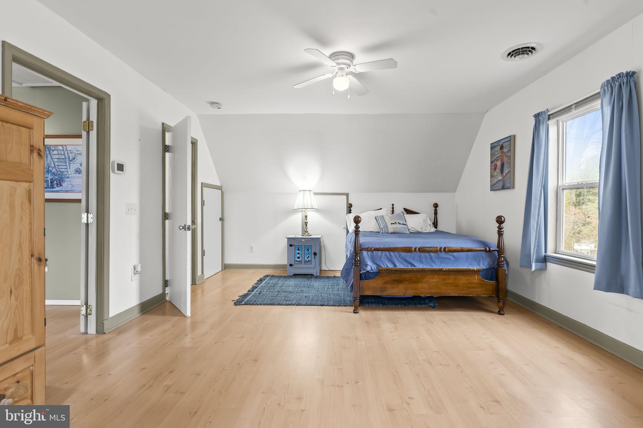 COLONIAL BEACH - Residential