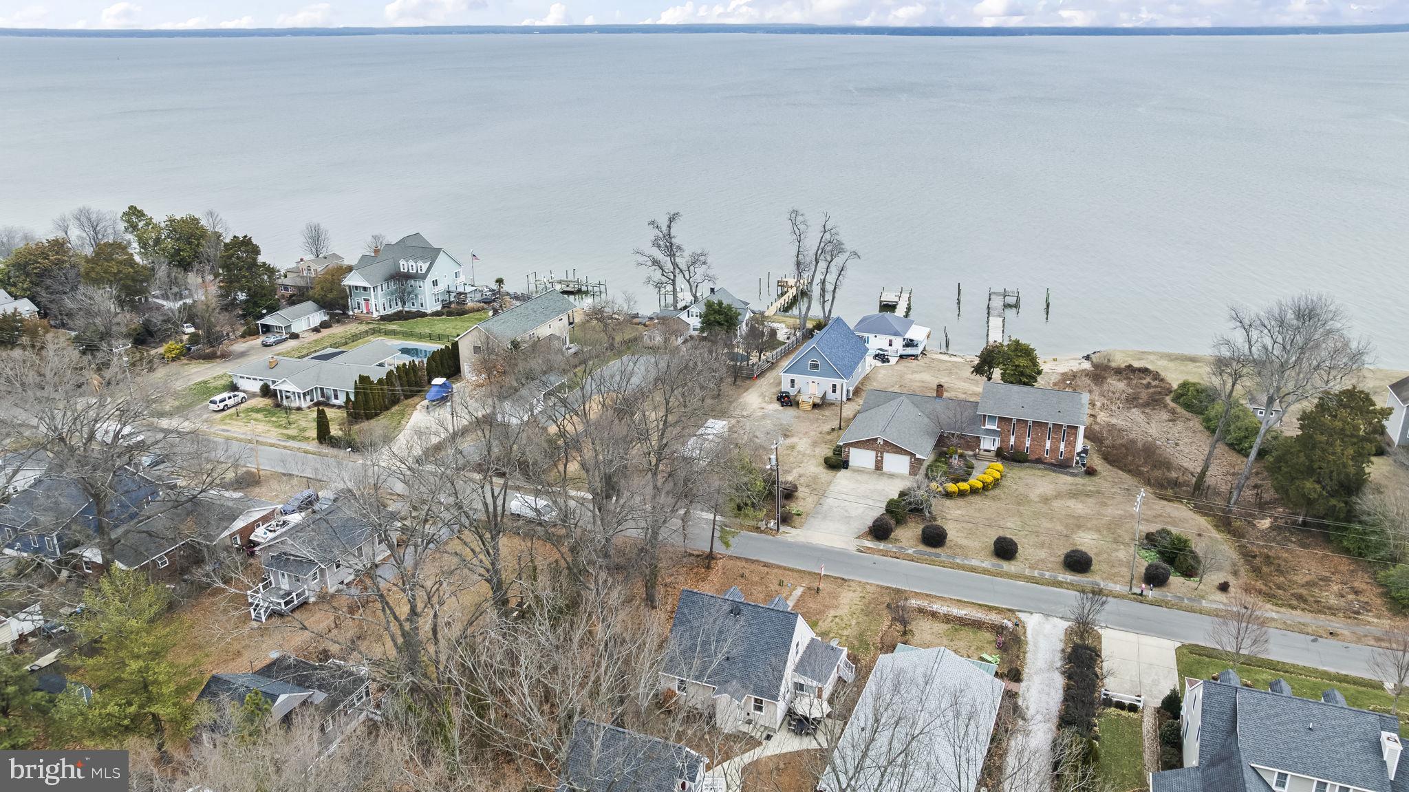 COLONIAL BEACH - Residential
